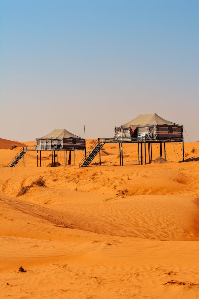 gallery-01 Luxury elevated tents in the stunning desert landscape of Oman, showcasing unique architecture.